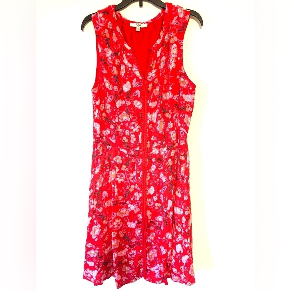 Q&A Nataliya Crochet Detail Floral Print Lined V Neck Dress